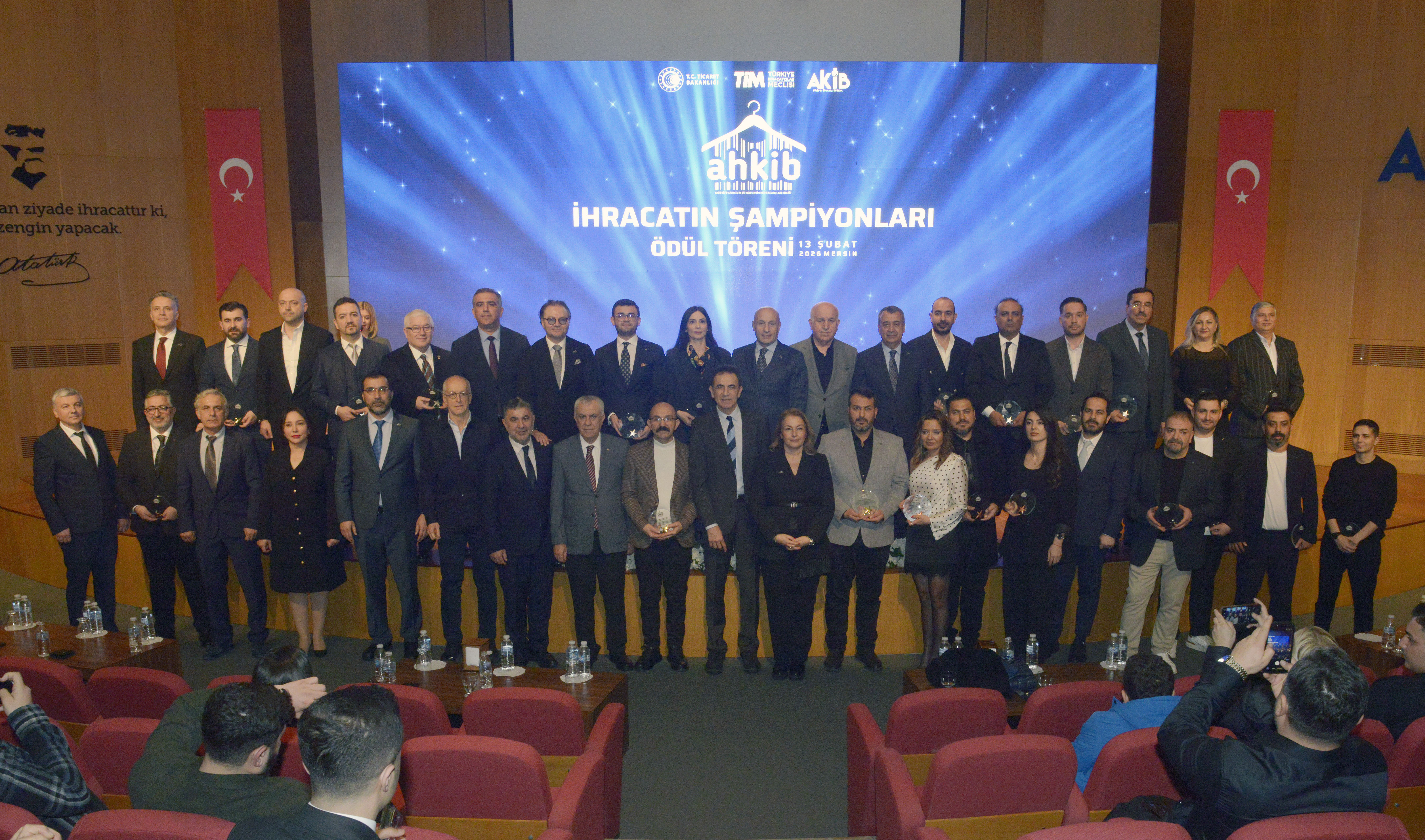 Akdeniz'in Hazır Giyim Liderleri Ödüllendirildi